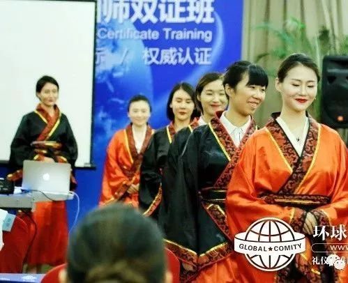 智慧女性 朝阳职业 ,转型做国际礼仪培训师